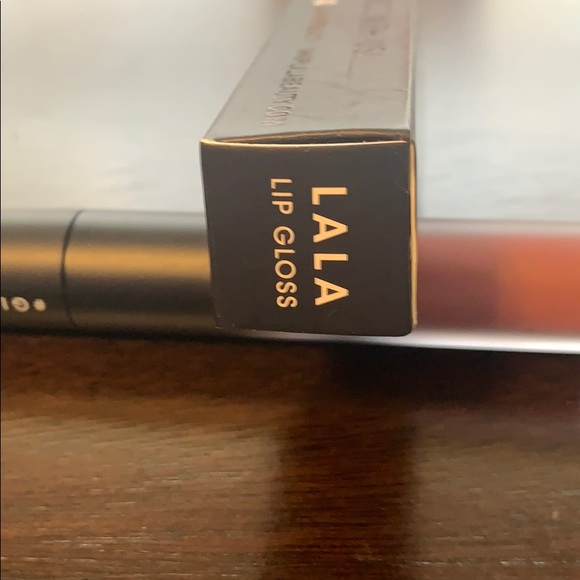 LALA Lipgloss - Picture 3 of 7